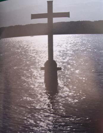 Croce commemorativa di Ludwig II nel lago di Starnberg